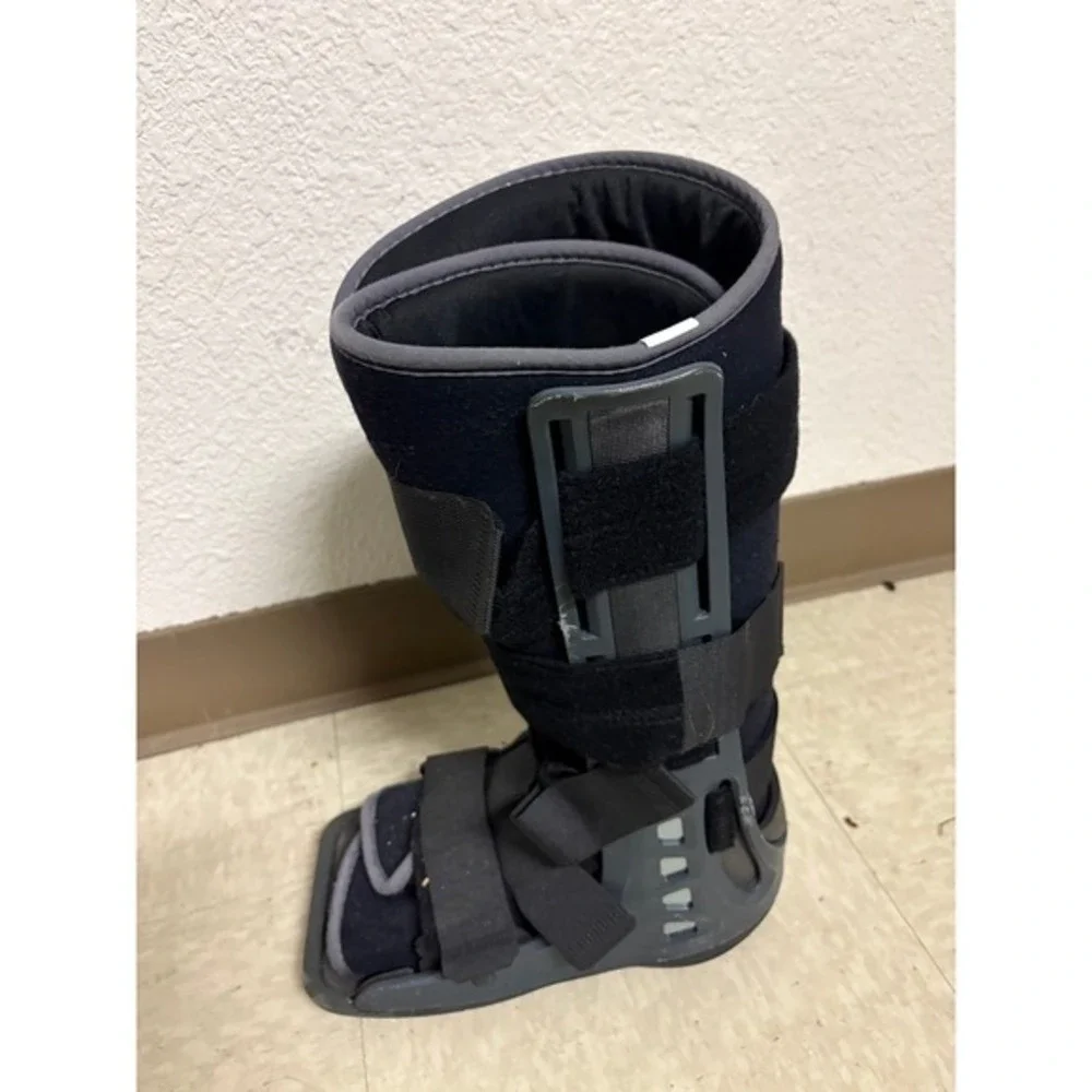 DonJoy MaxTrax Walking Boot - Size Small - Universal Left/Right - Orthopedic Boo